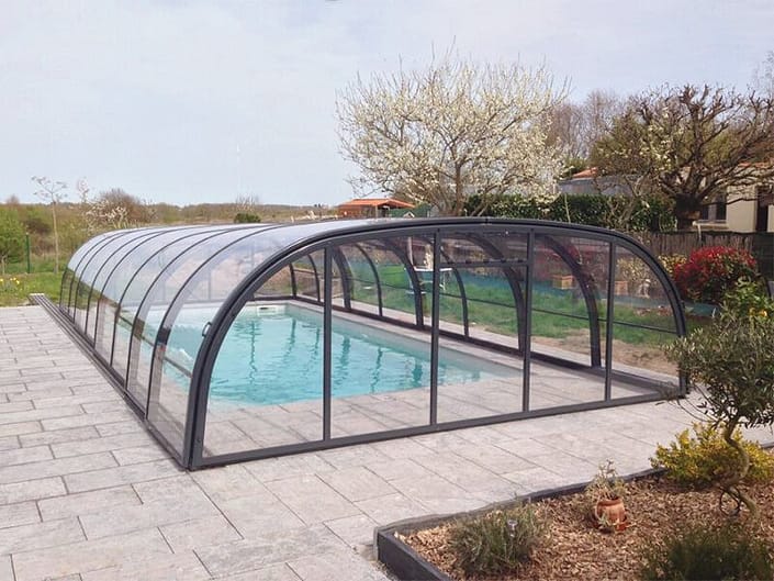 Abri piscine Abridéal pour piscine en coque polyester Alliance Piscines - Rêve de Piscine & Spa Carquefou La Baule Loire Atlantique (44)
